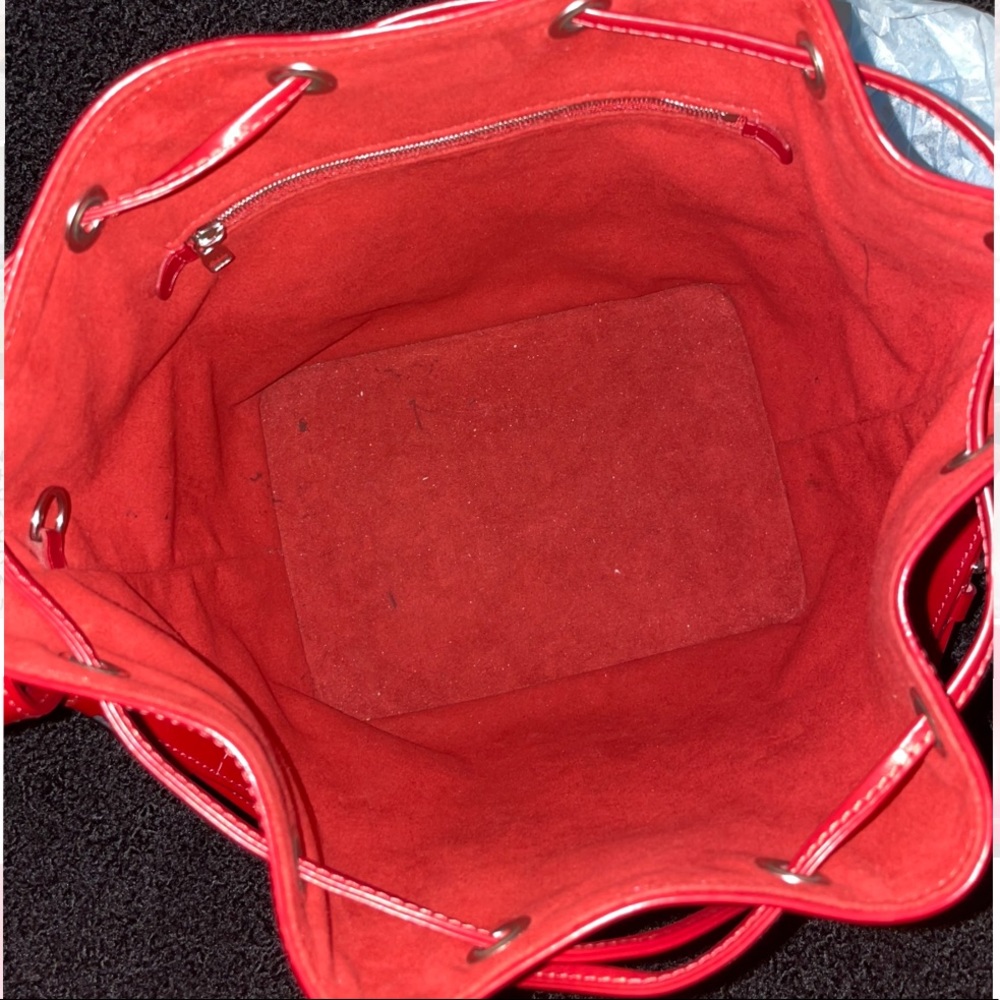 Red Louis Vuitton bucket bag - Picture 3 of 8